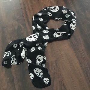 Skull scarf